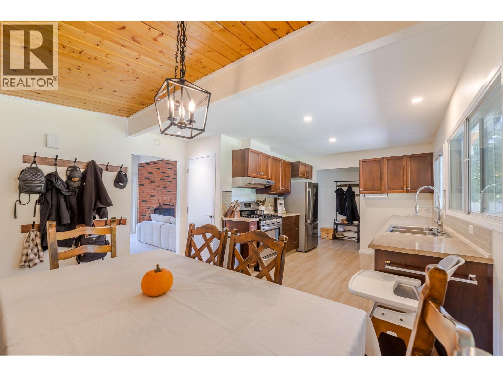 5206 Nixon Road, Summerland