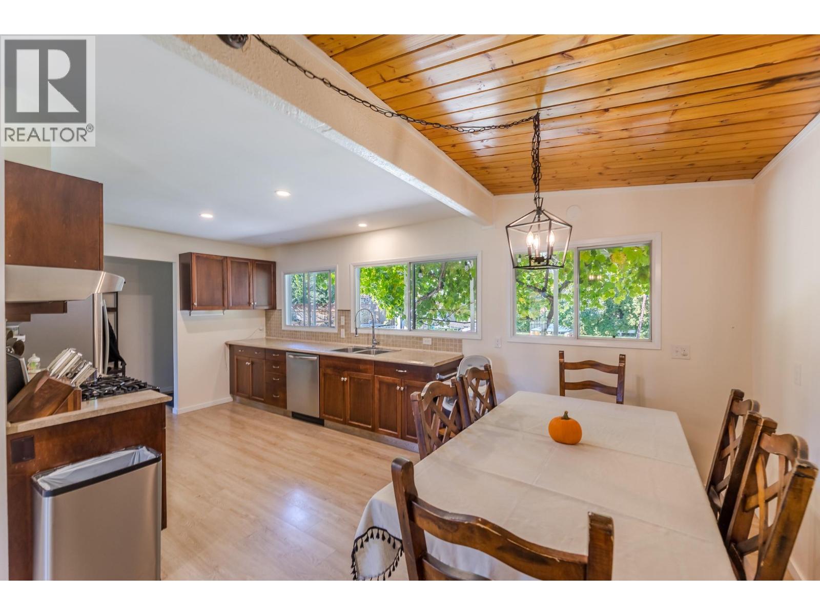 5206 Nixon Road, Summerland