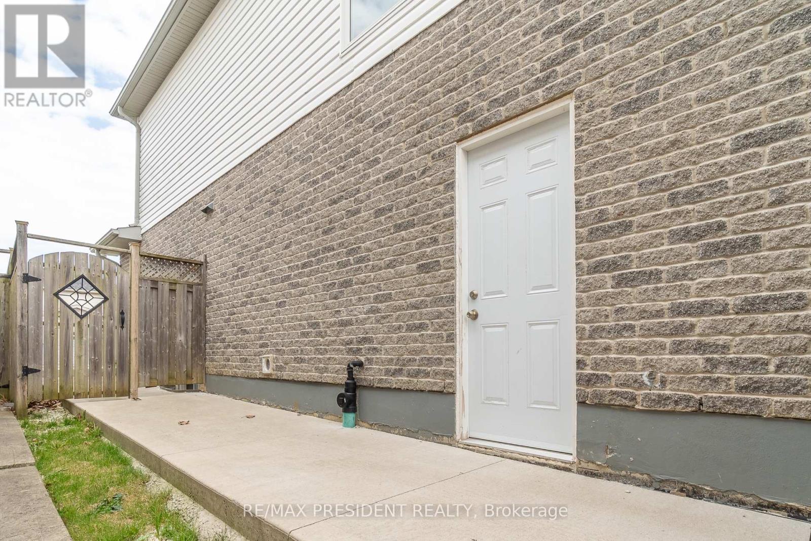 1565 MICKLEBOROUGH COURT - 44