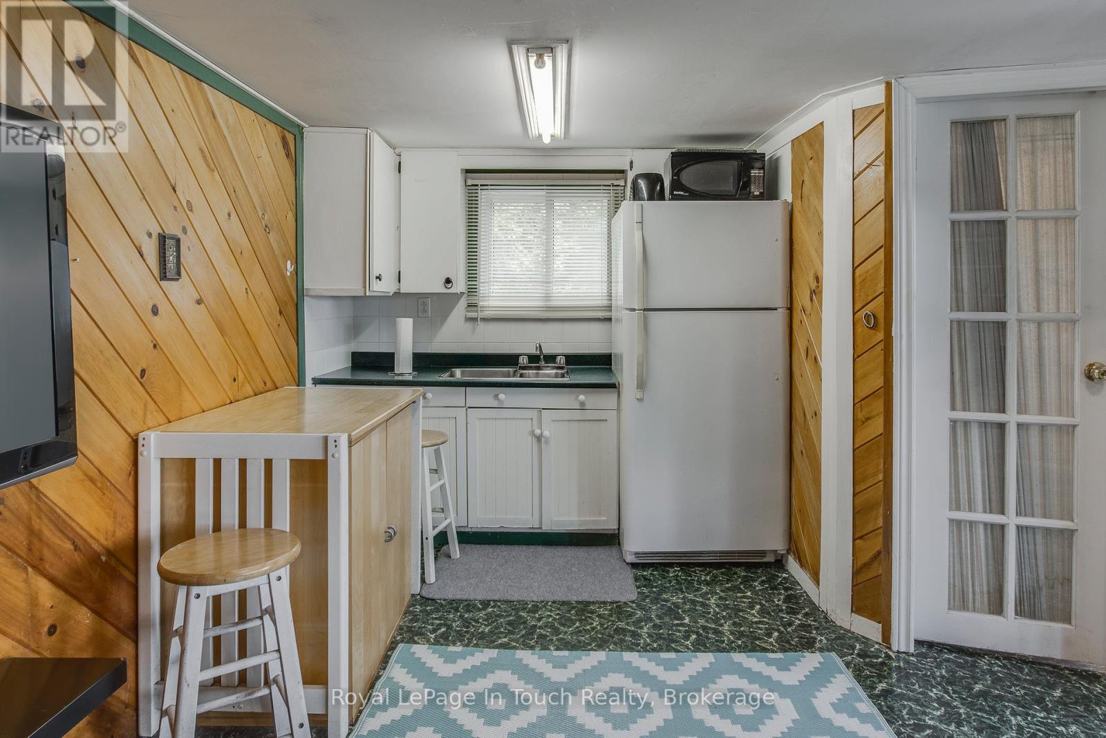 35 TINY BEACHES ROAD S — photo 32