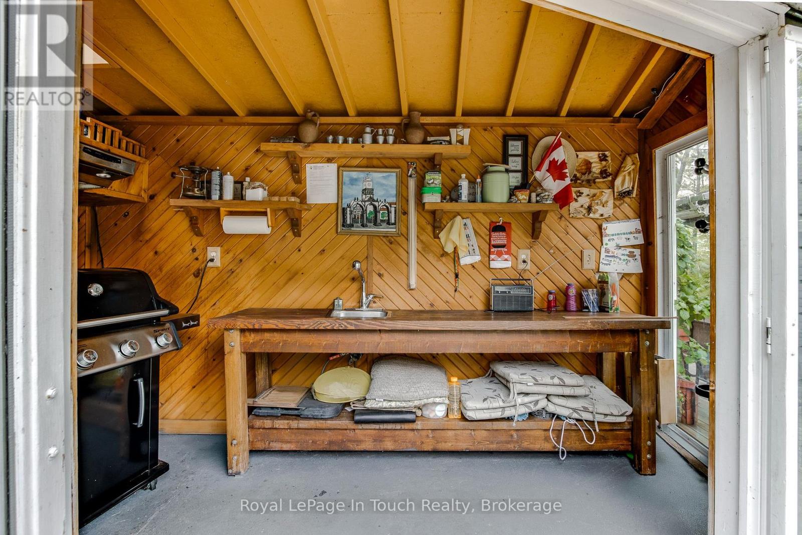 35 TINY BEACHES ROAD S — photo 39