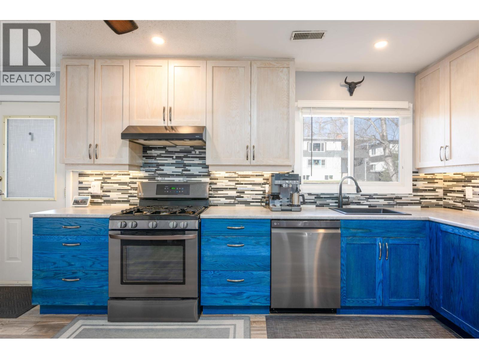 244 GILLETT STREET - 8