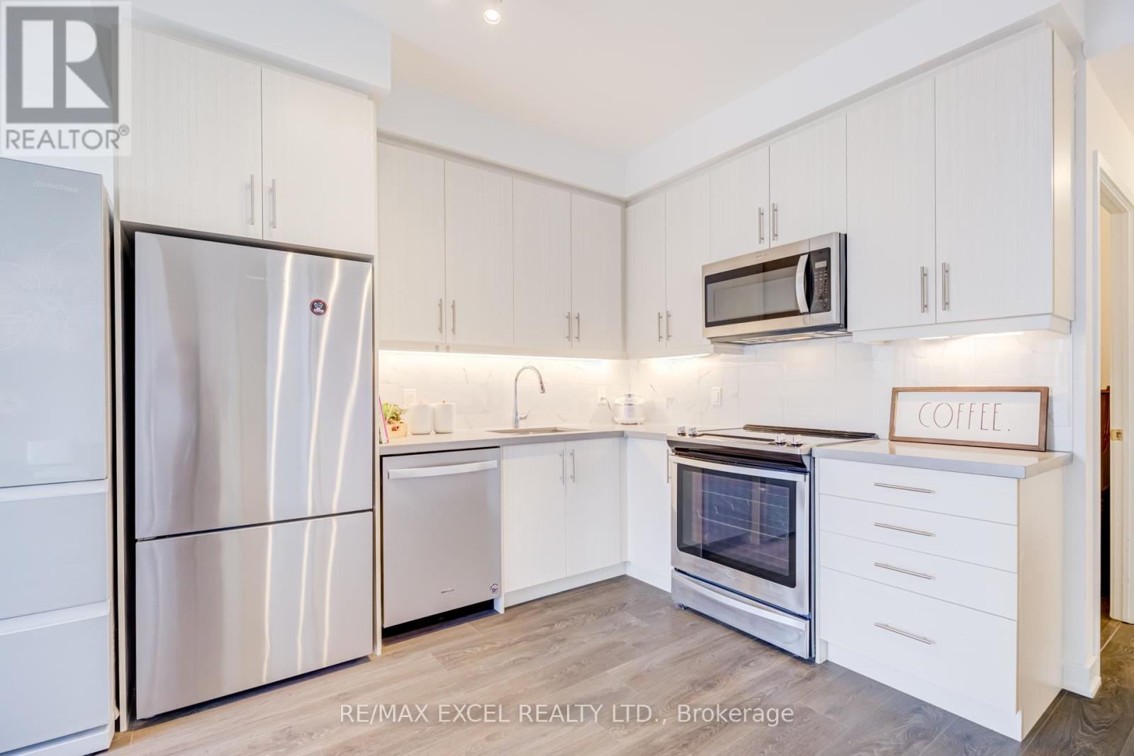 #1006 85 ONEIDA CRESCENT - 18