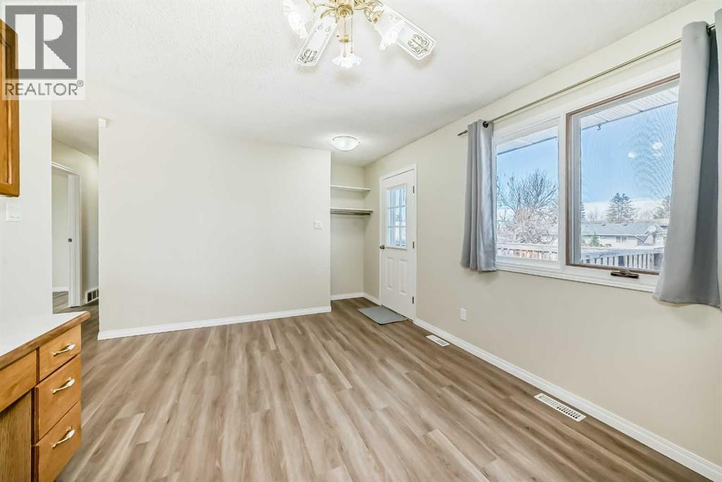 5208 40 Street, Innisfail