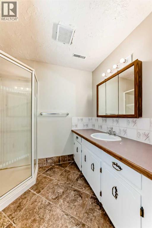 5208 40 Street, Innisfail
