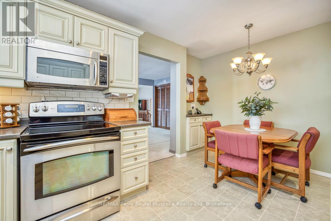 Eat in kitchen