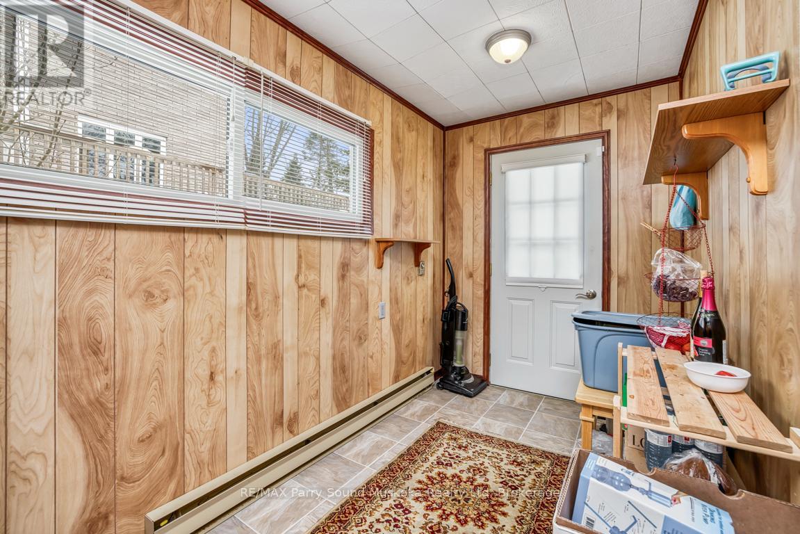 Large side entry/mudroom