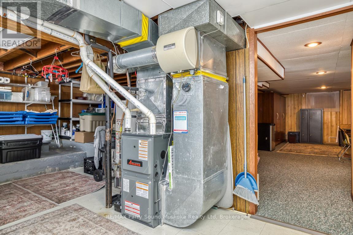 Natural gas furnace