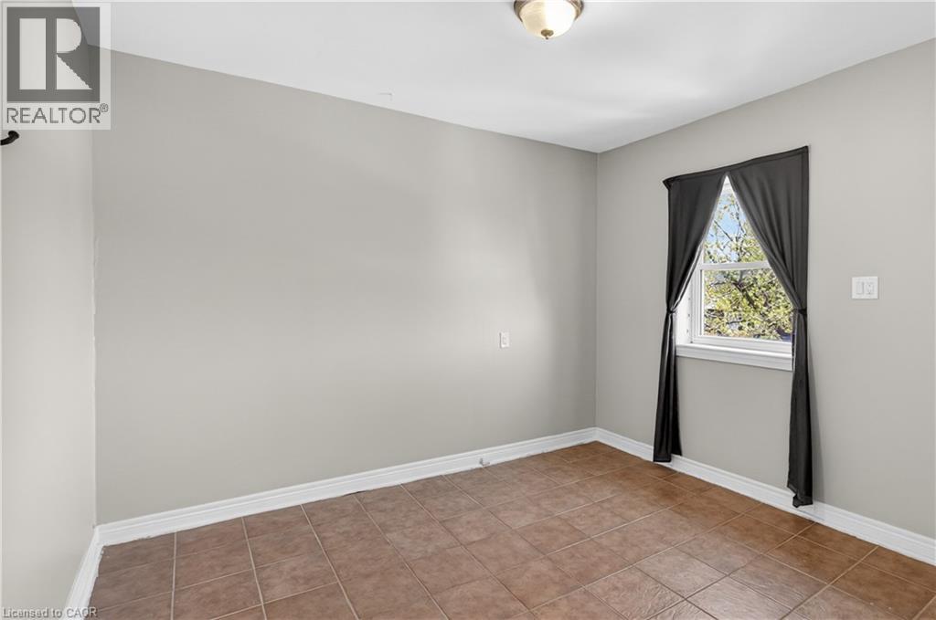 207 ROSSLYN Avenue N - 18