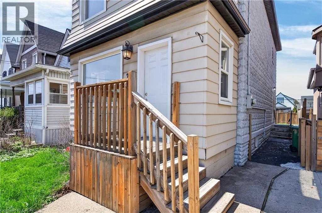 207 ROSSLYN Avenue N - 3