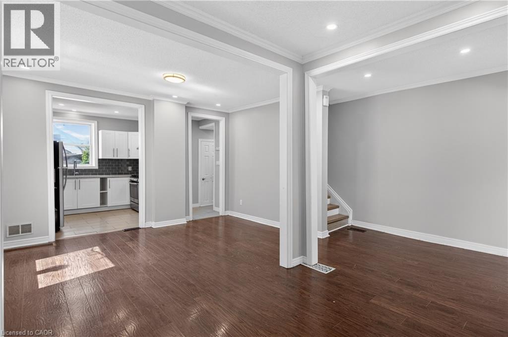 207 ROSSLYN Avenue N - 5