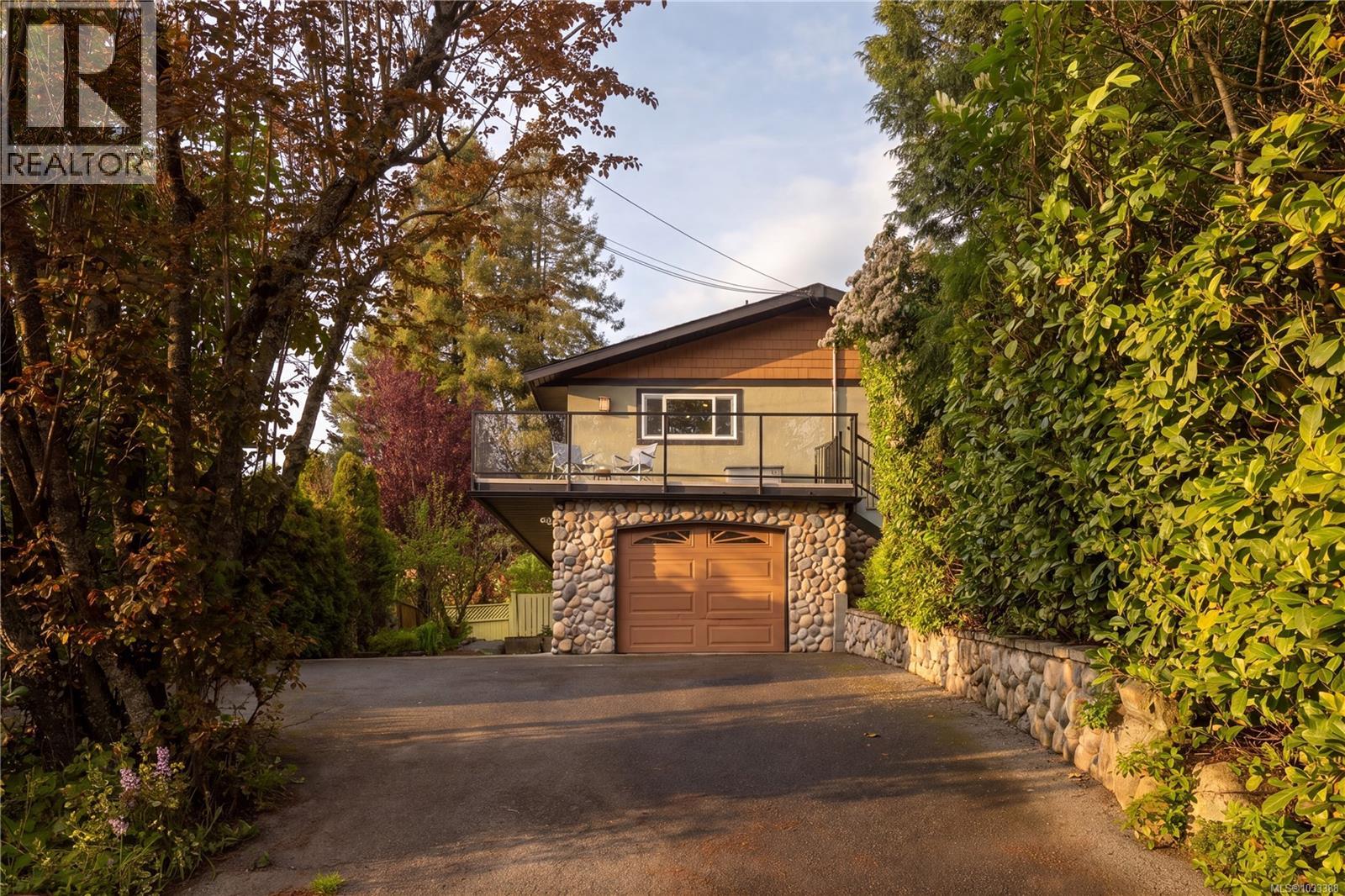  860 Verdier Avenue, Central Saanich