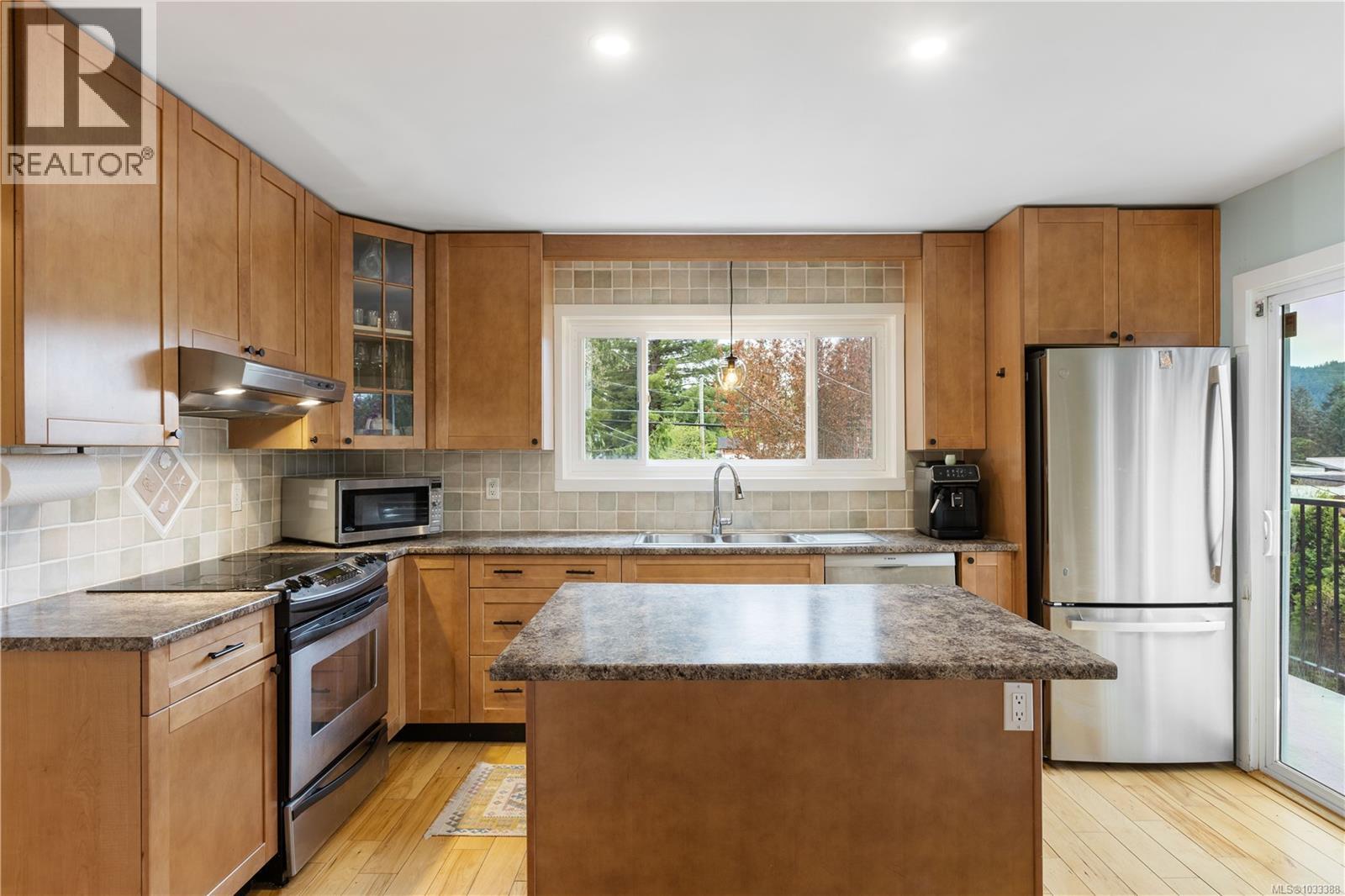  860 Verdier Avenue, Central Saanich