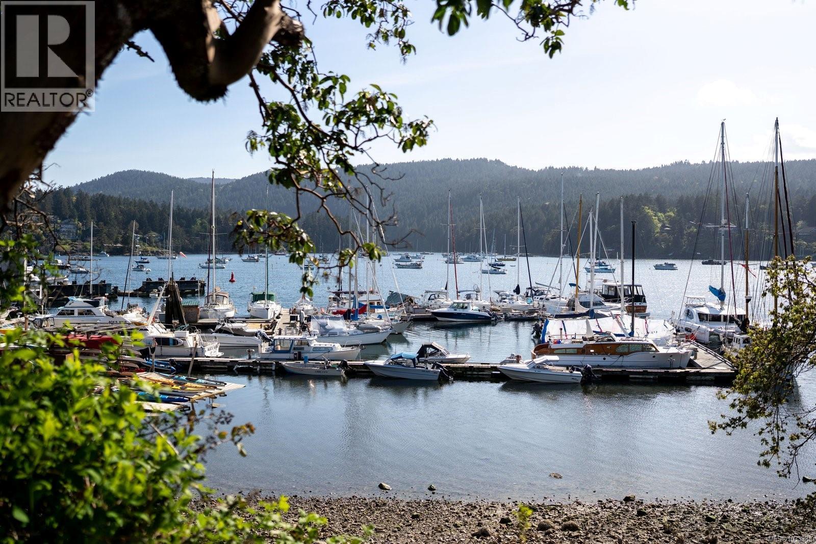  860 Verdier Avenue, Central Saanich