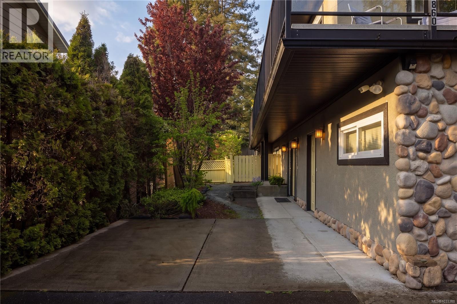  860 Verdier Avenue, Central Saanich