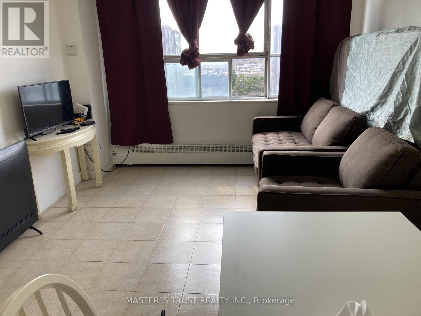 Listing photo of 908 - 940 CALEDONIA ROAD