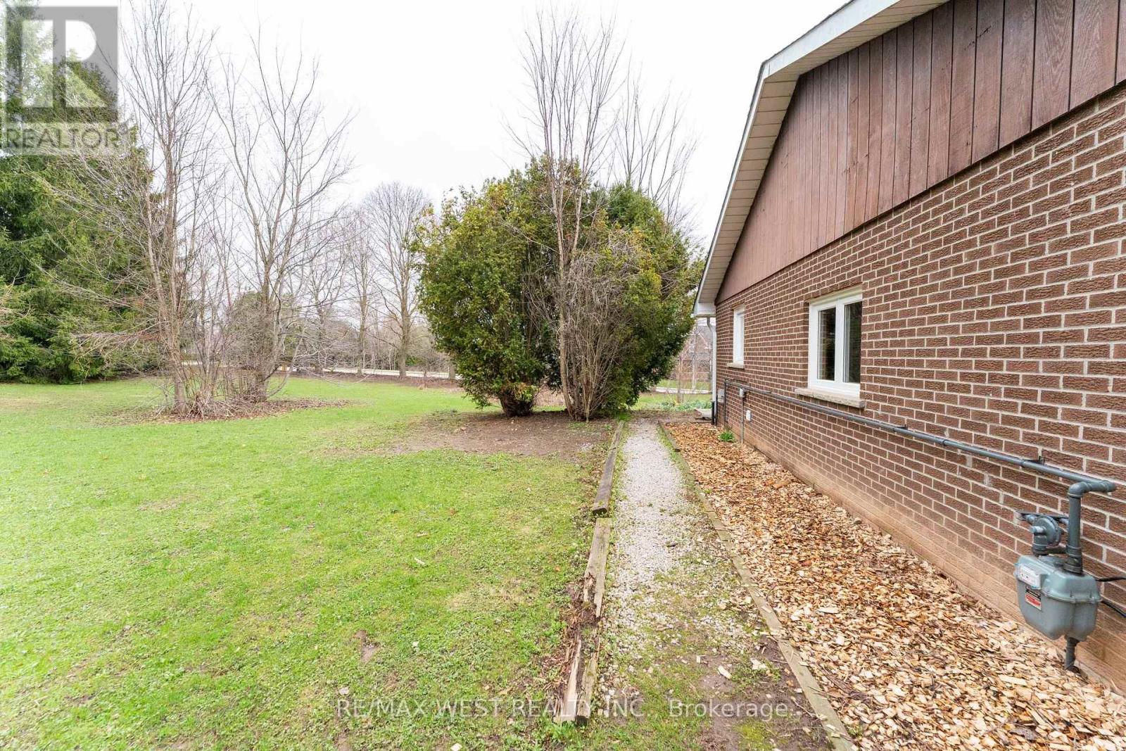 3 FIELD CREST ROAD - 32