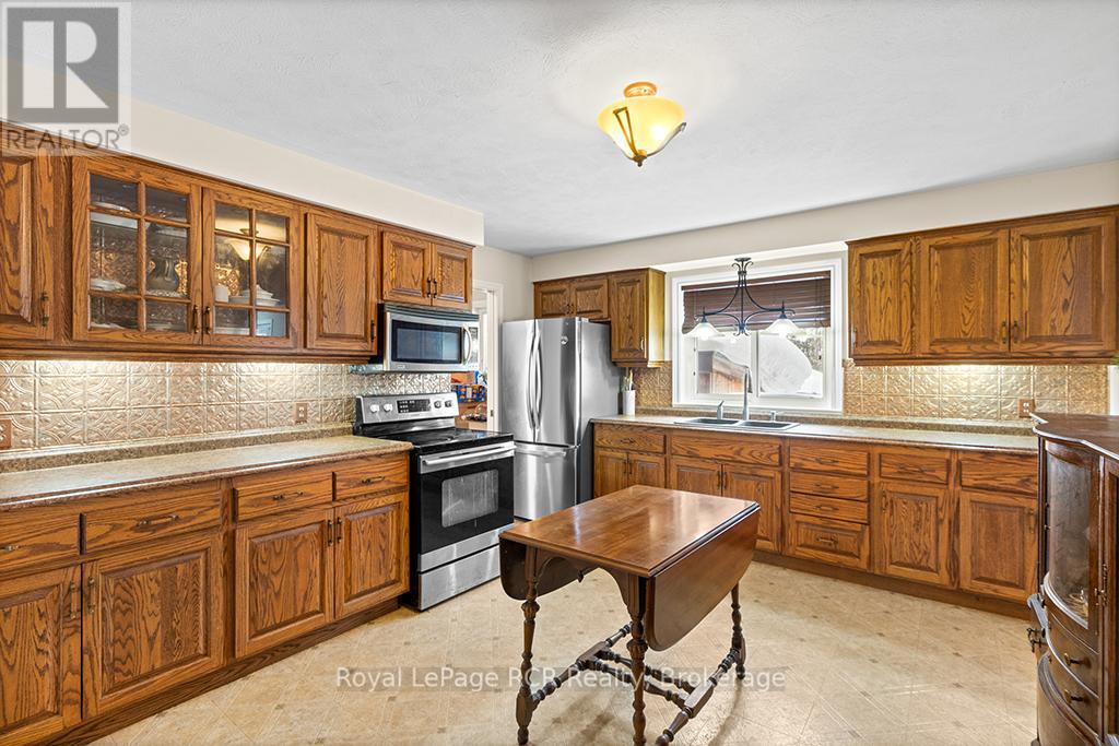 Kitchen with large Pantry