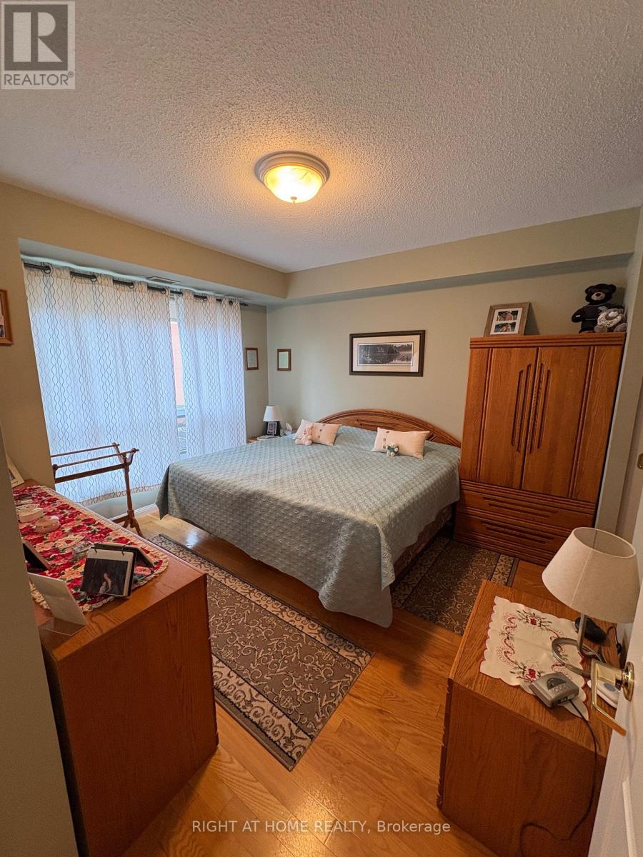 #309 90 DEAN AVENUE - 27