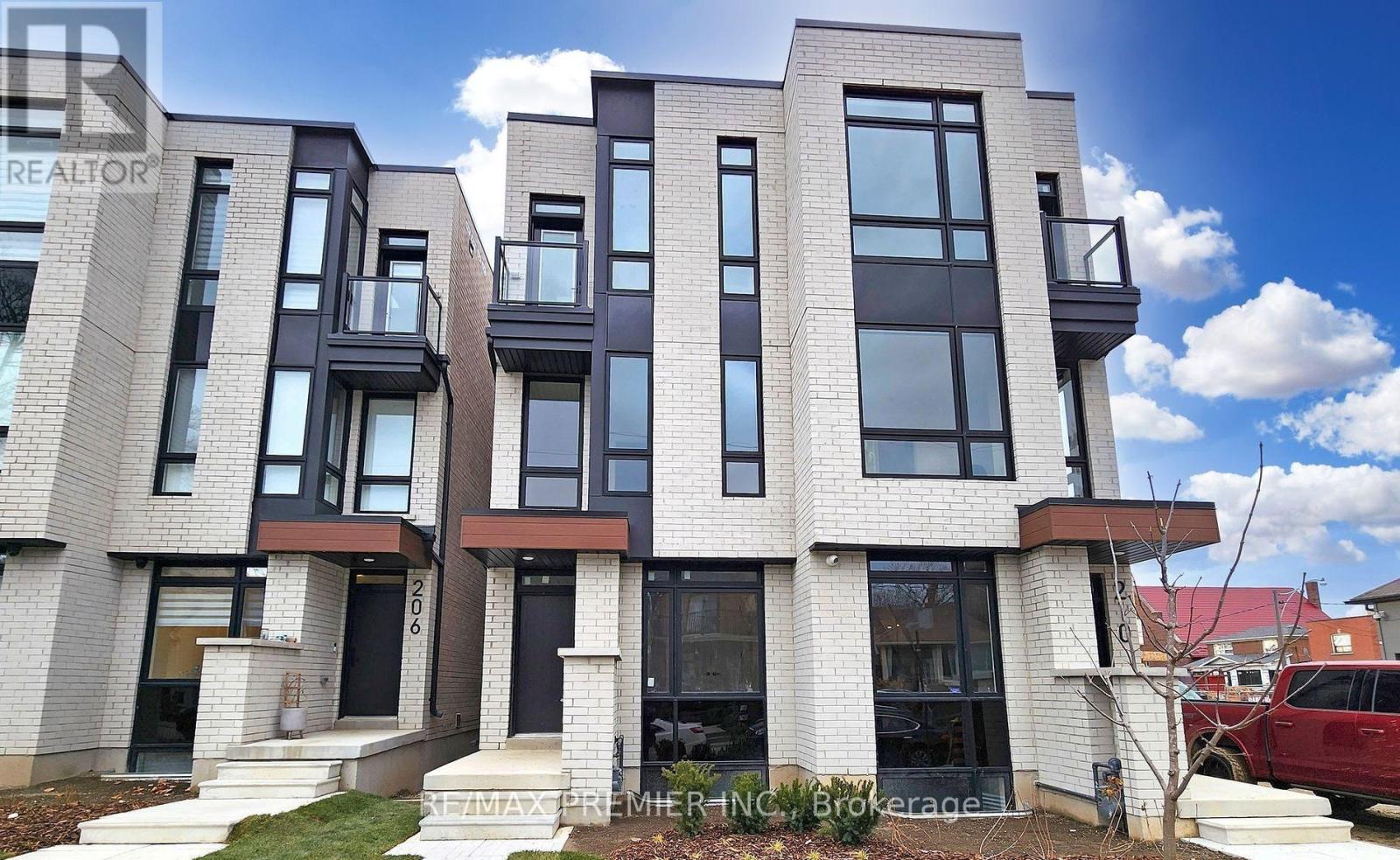 Listing photo of 208 MCROBERTS AVENUE