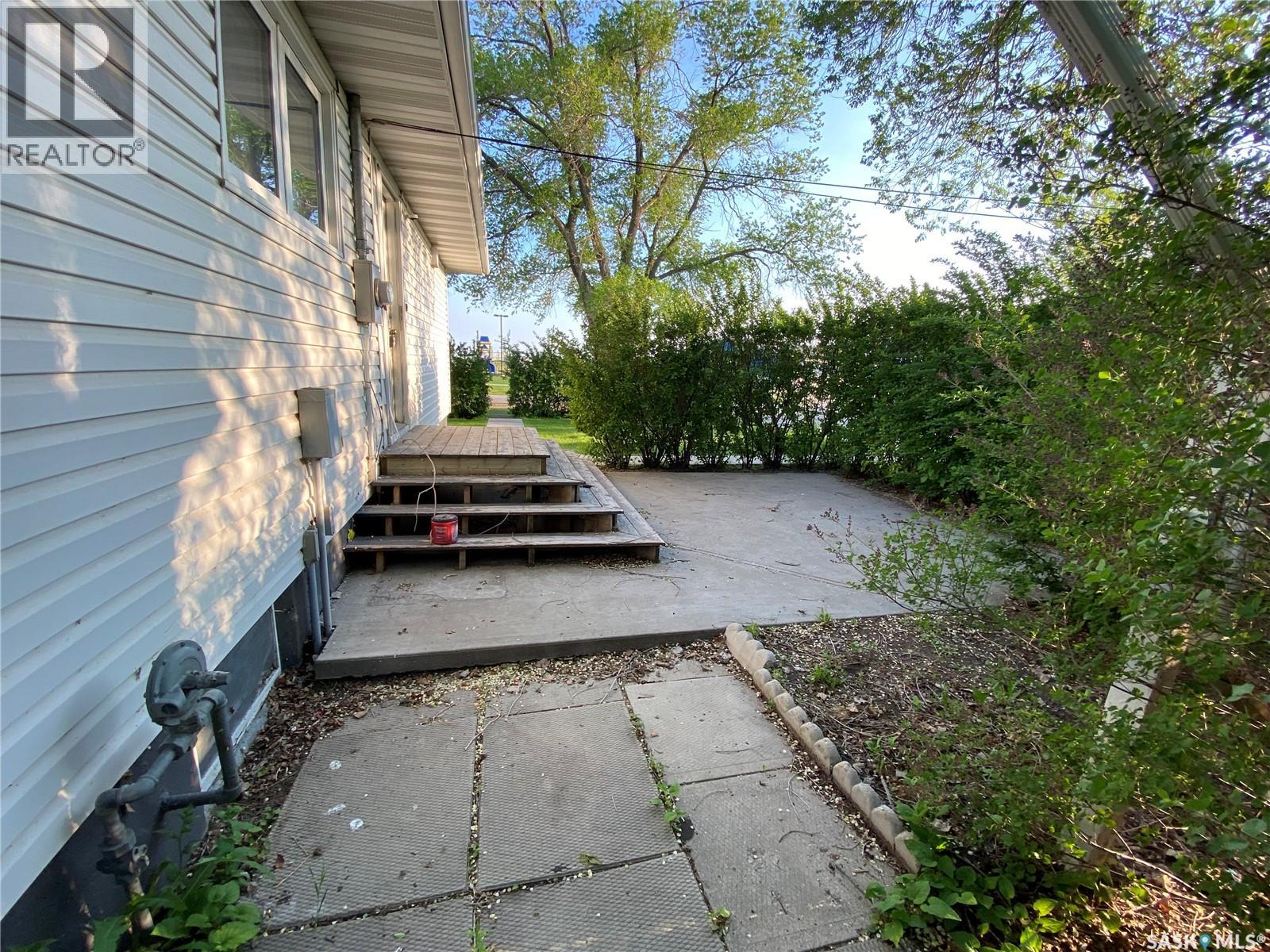 320 2 STREET E — photo 17