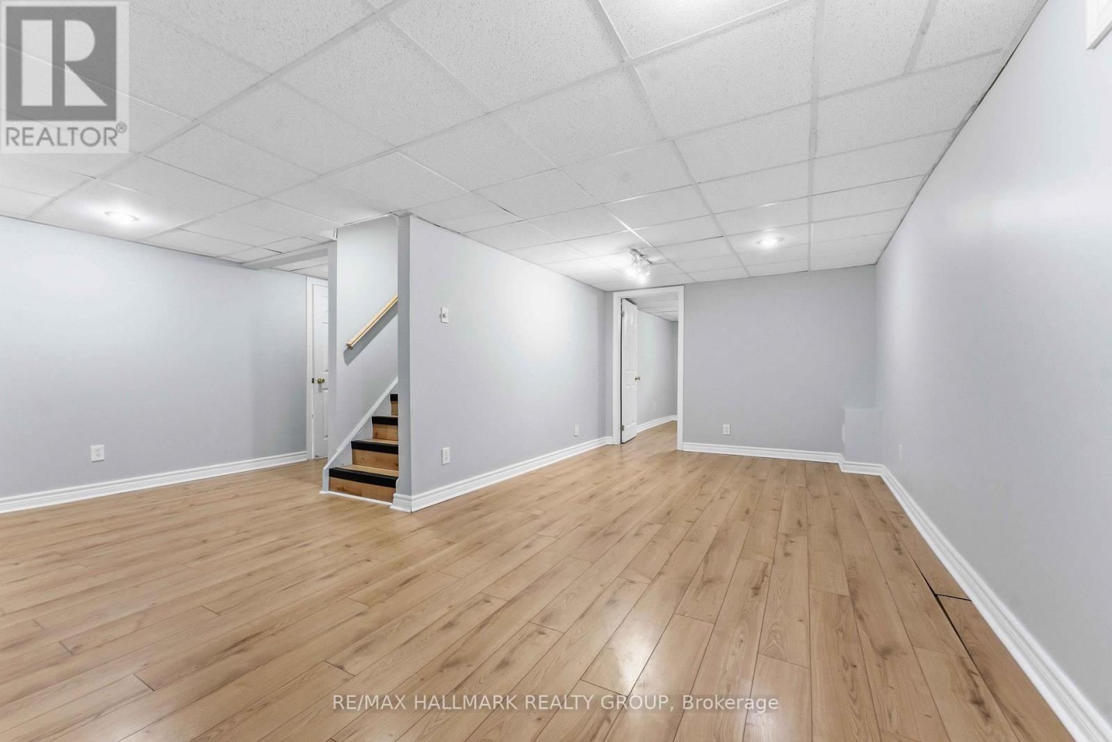 6033 MEADOWGLEN DRIVE - 32