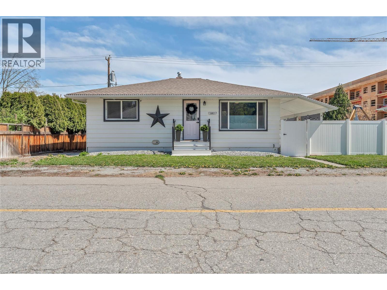 13807 Spencer Avenue, Summerland