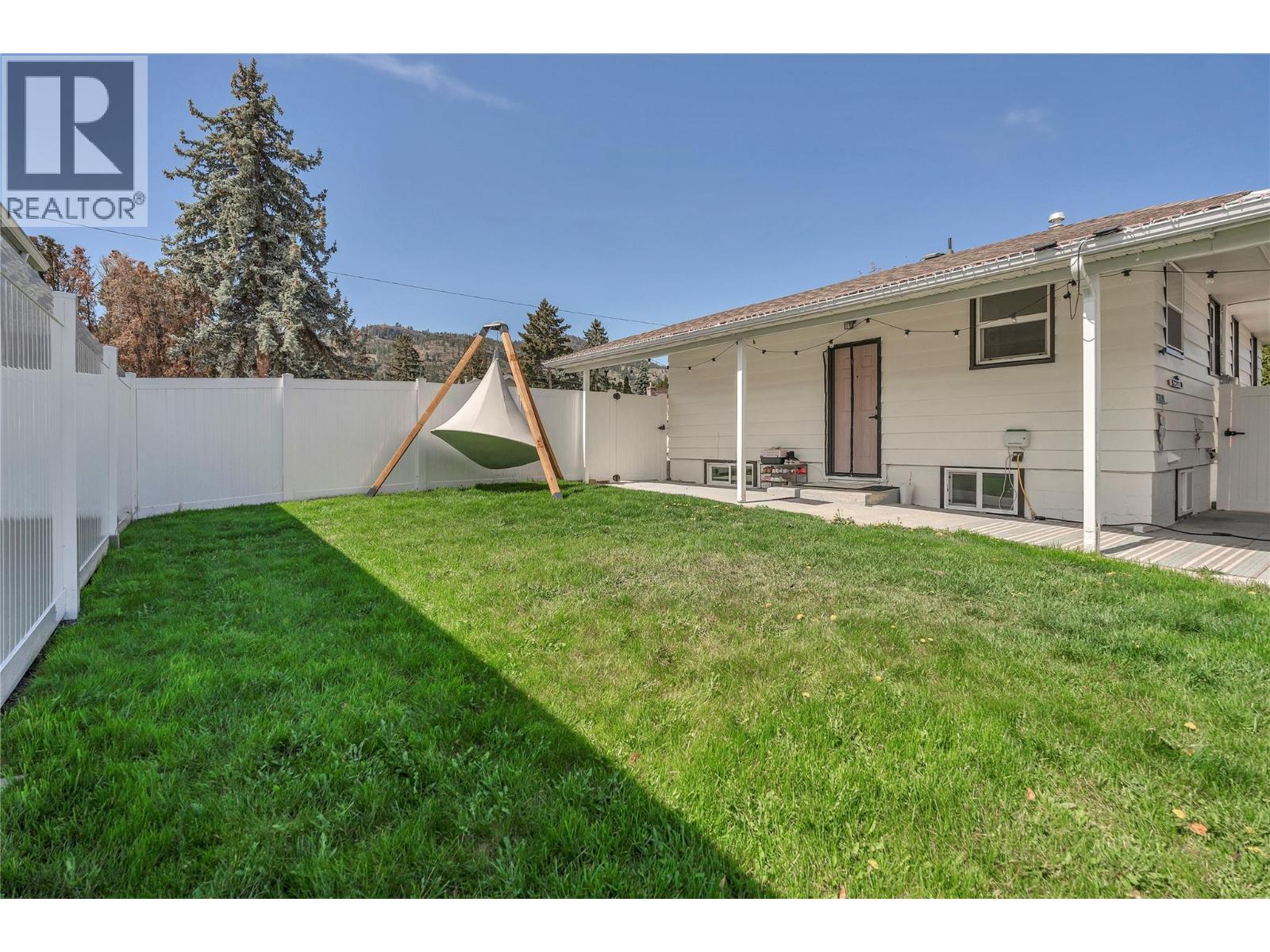 13807 Spencer Avenue, Summerland