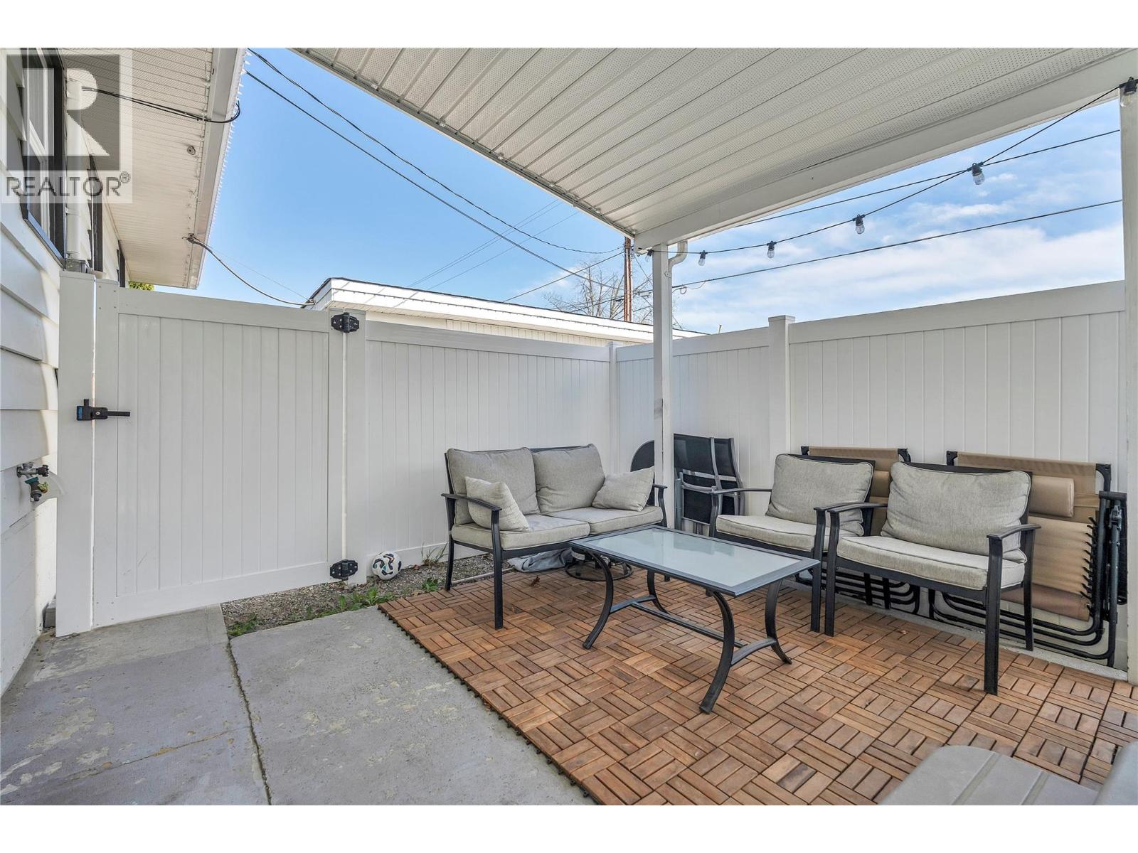 13807 Spencer Avenue, Summerland