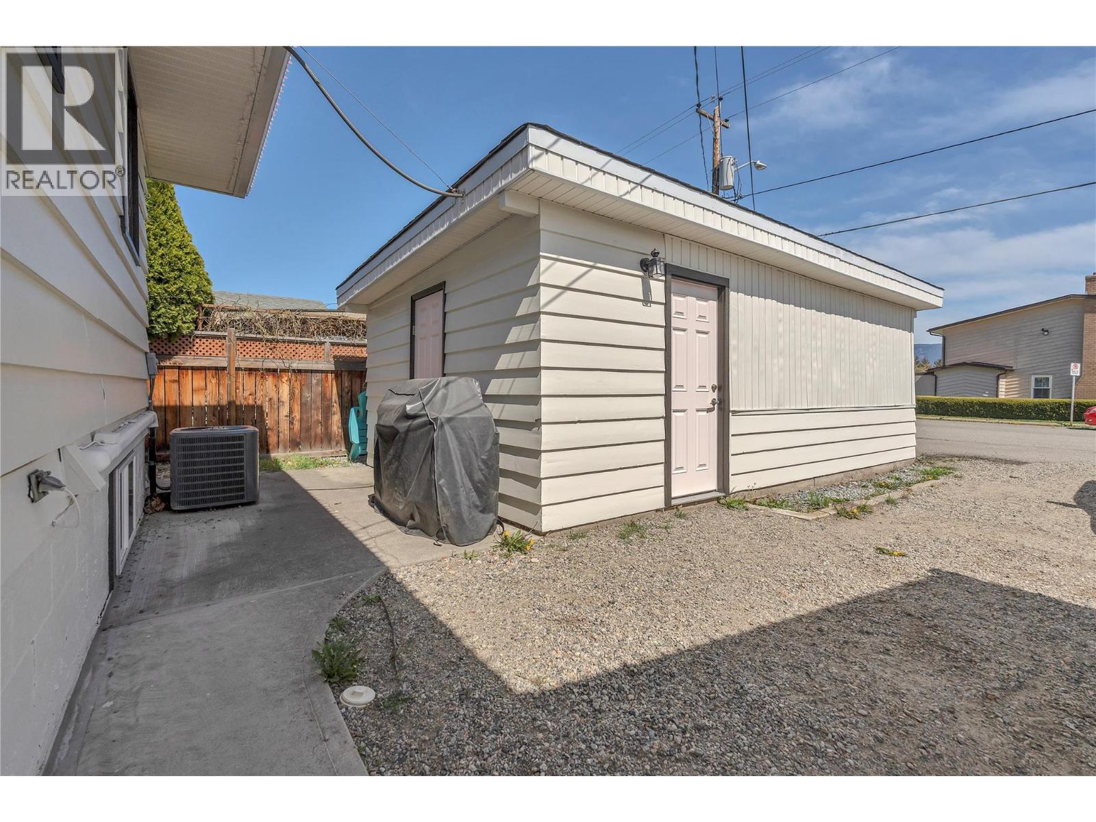 13807 Spencer Avenue, Summerland