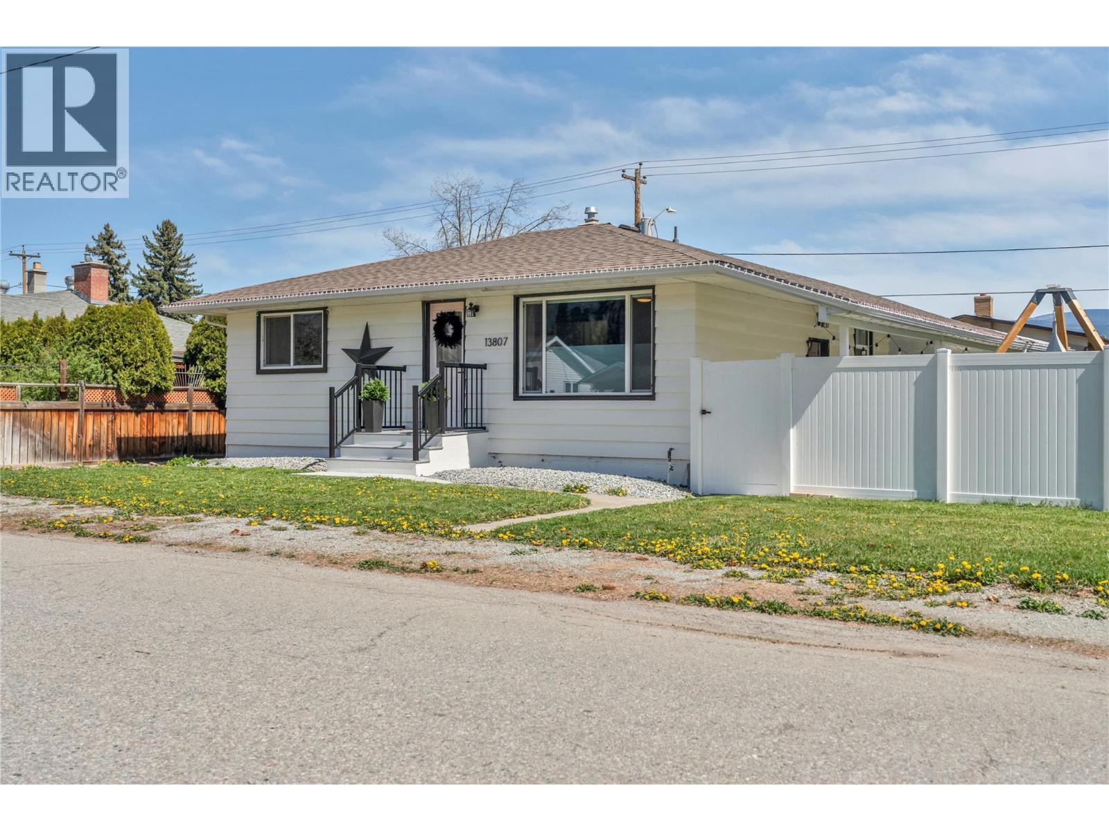 13807 Spencer Avenue, Summerland