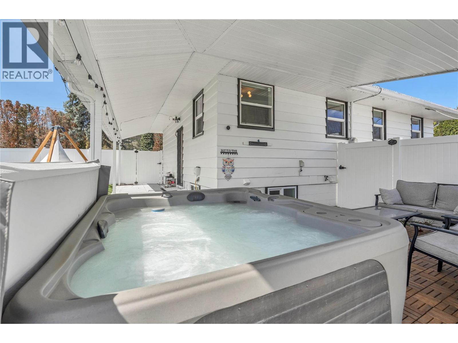 13807 Spencer Avenue, Summerland