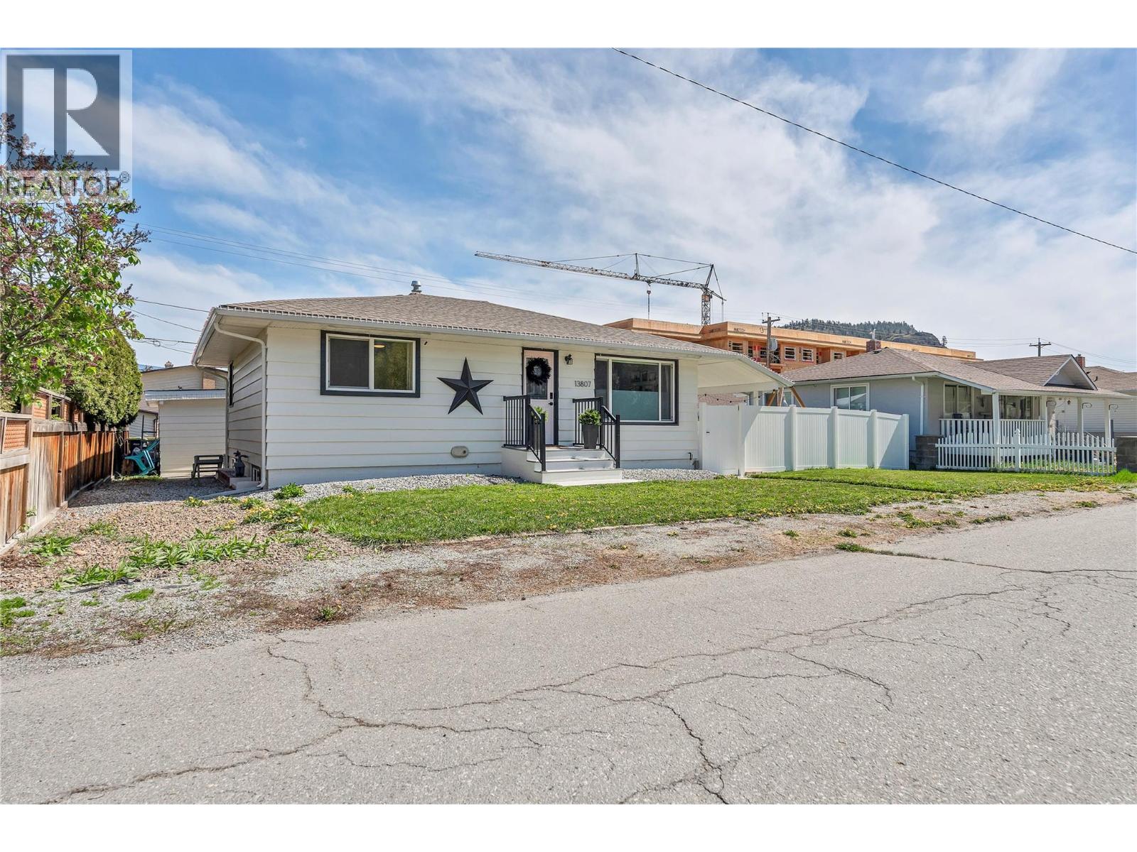 13807 Spencer Avenue, Summerland