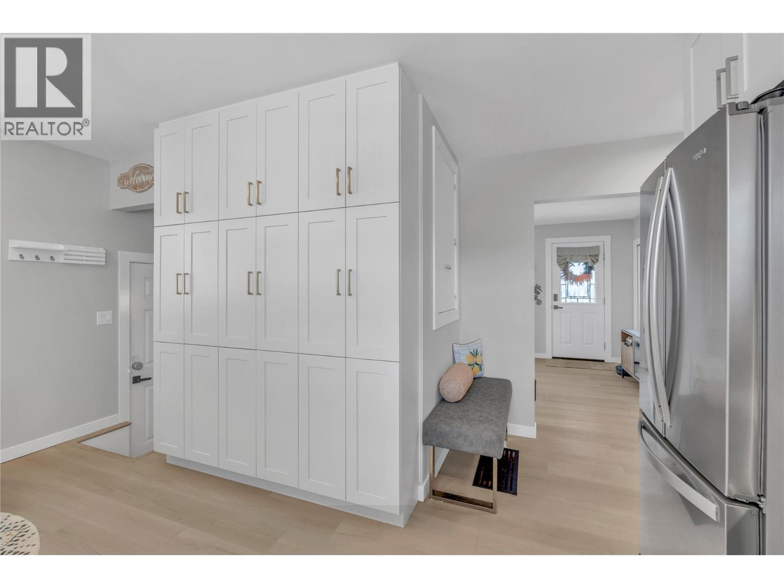 13807 Spencer Avenue, Summerland