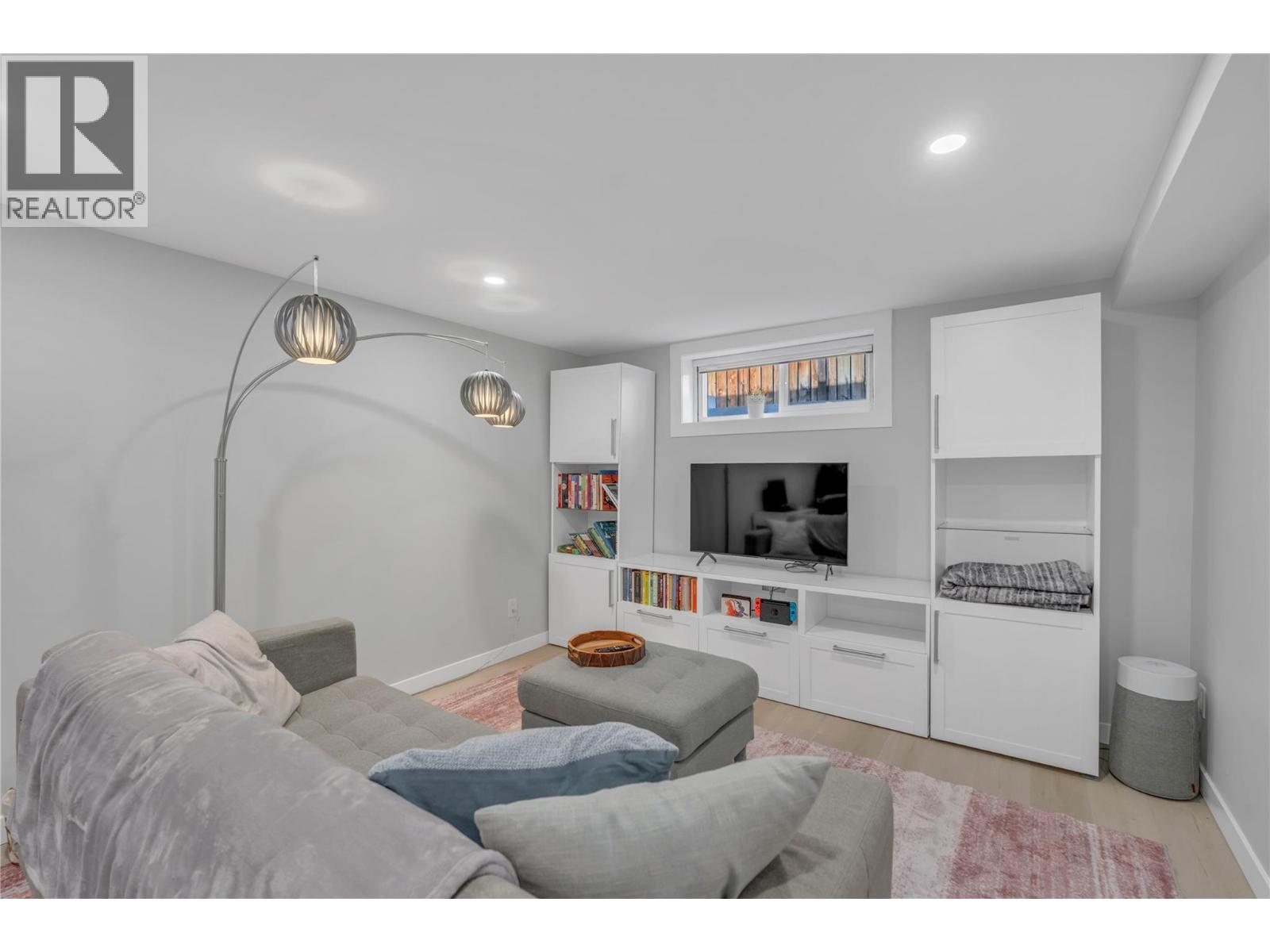 13807 Spencer Avenue, Summerland