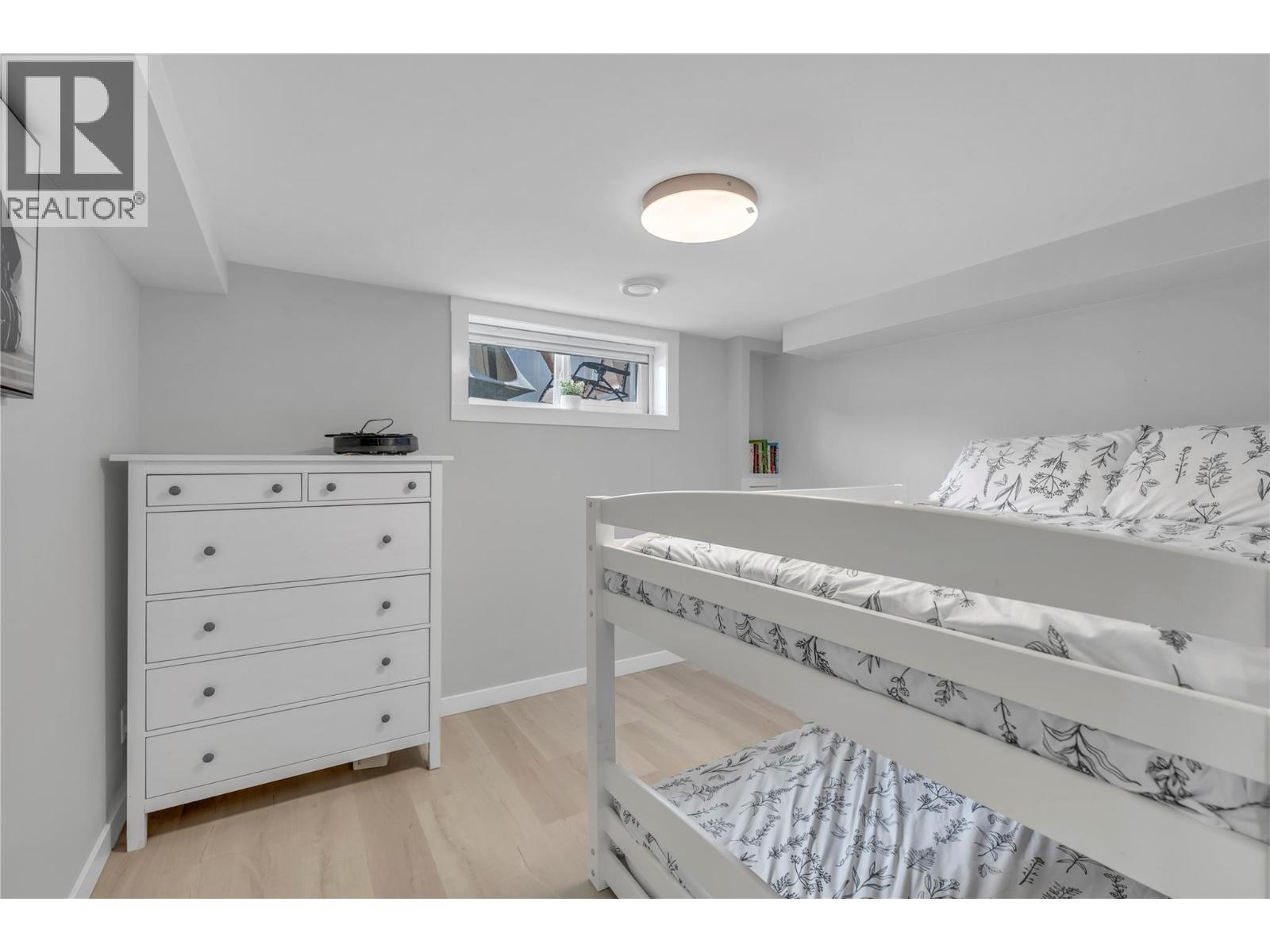13807 Spencer Avenue, Summerland