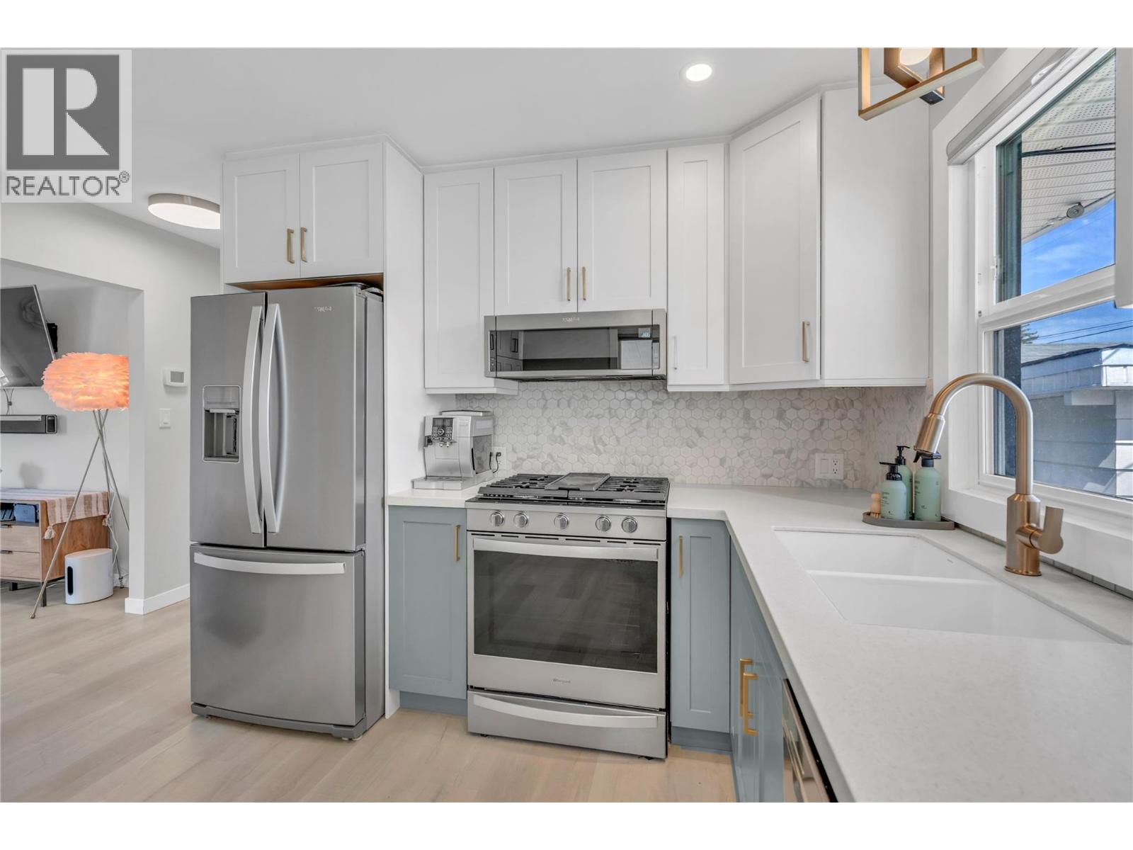 13807 Spencer Avenue, Summerland