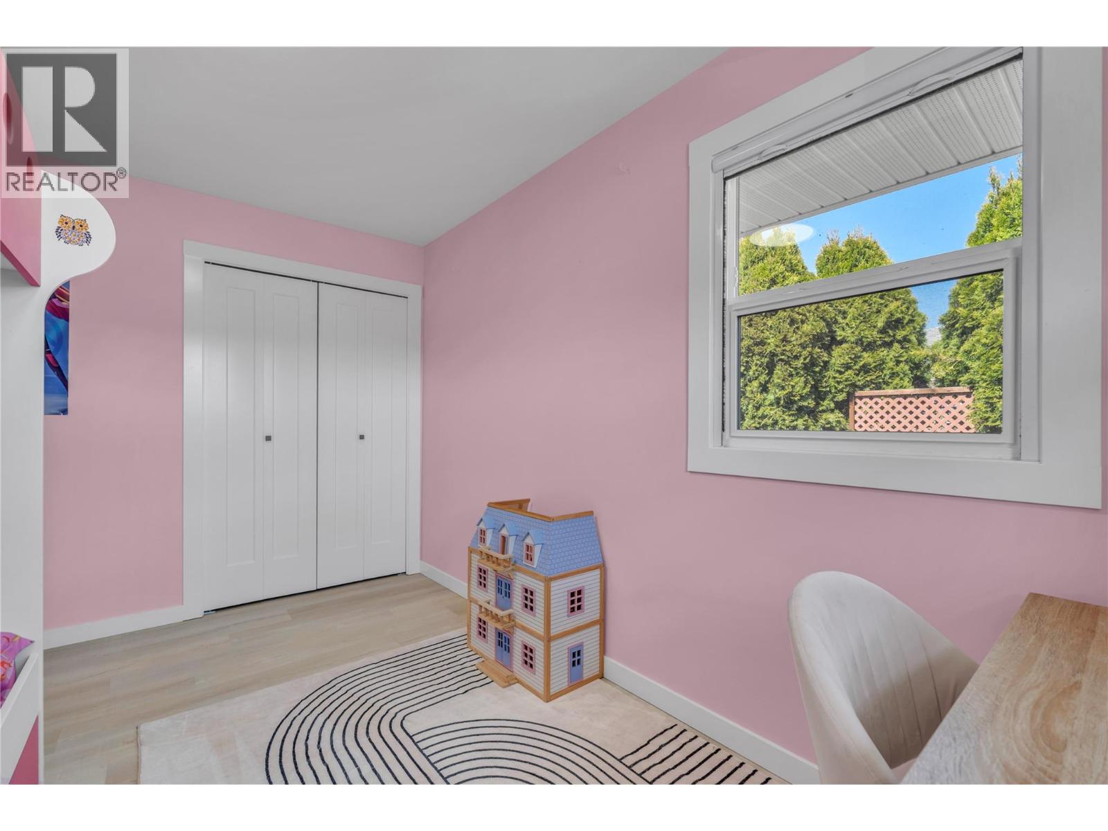 13807 Spencer Avenue, Summerland