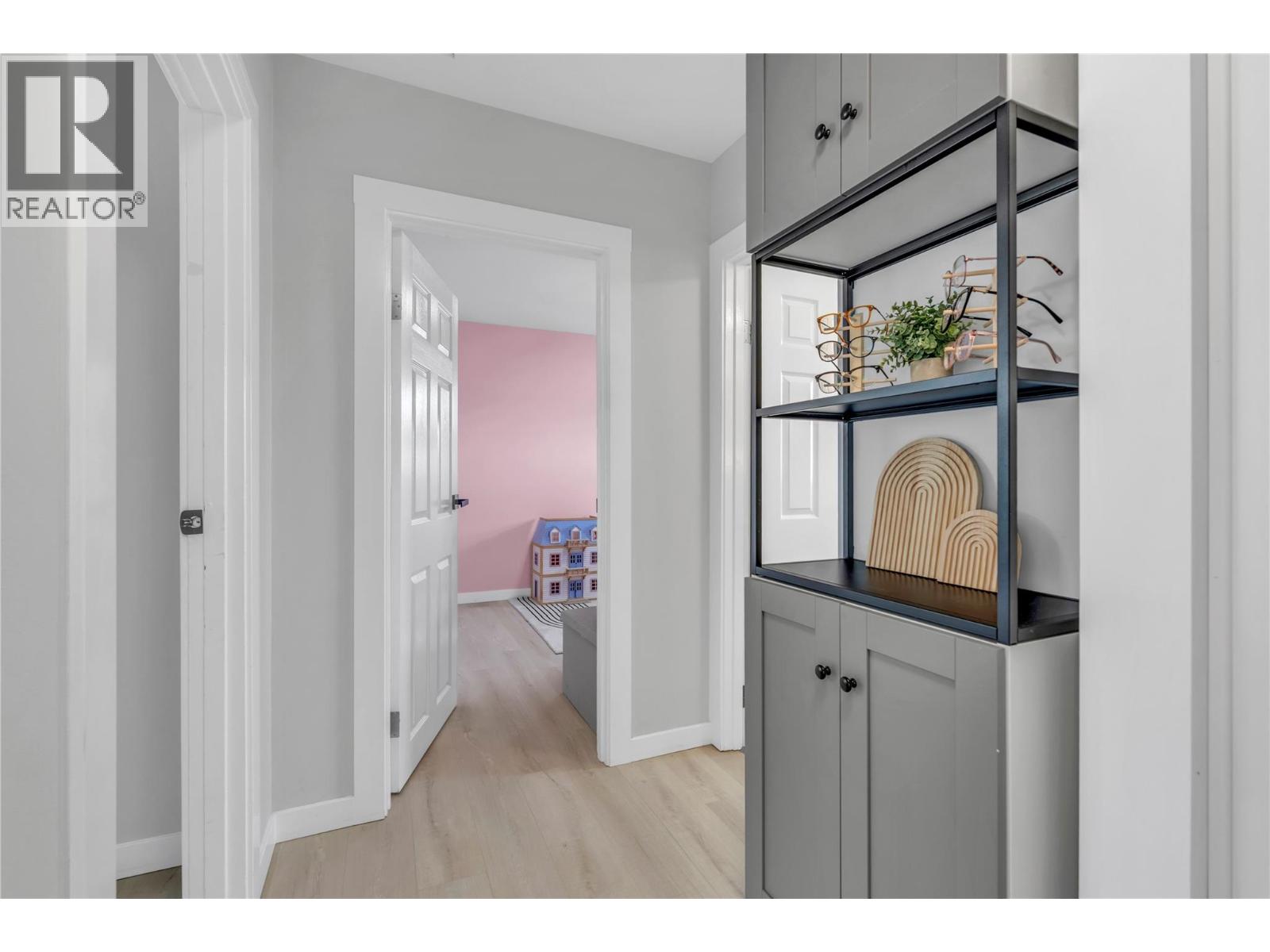 13807 Spencer Avenue, Summerland