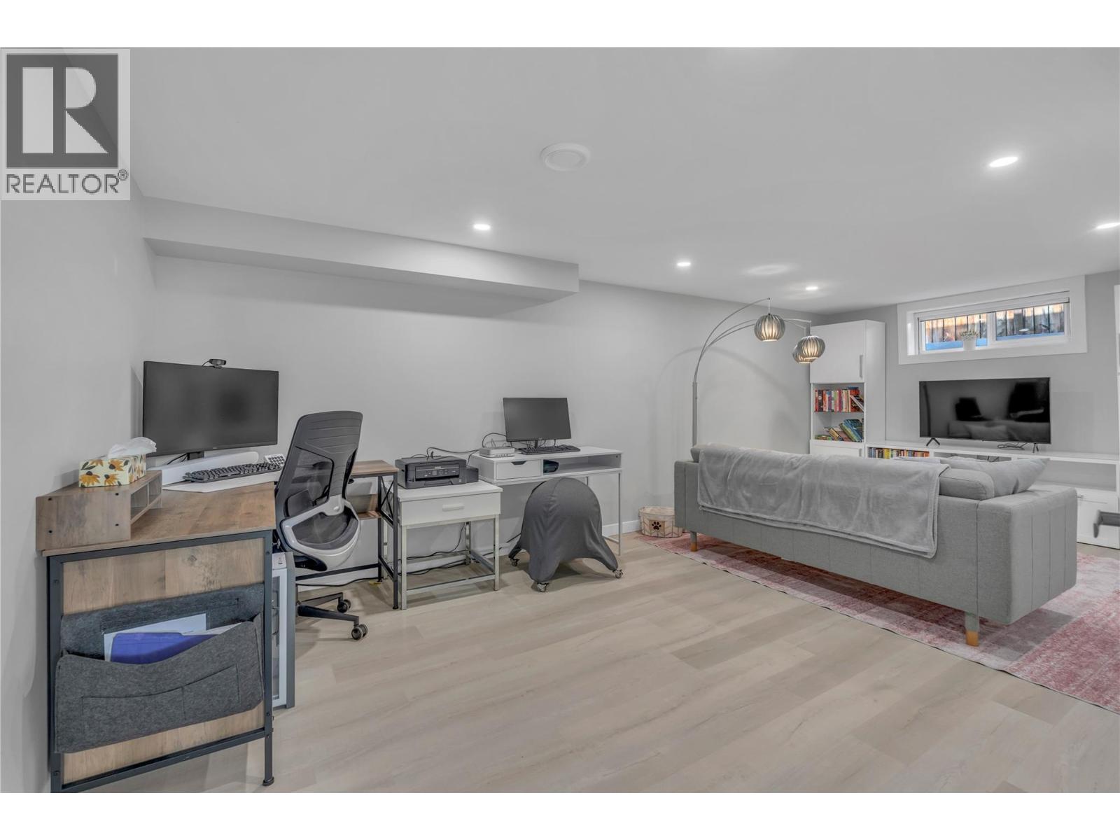 13807 Spencer Avenue, Summerland