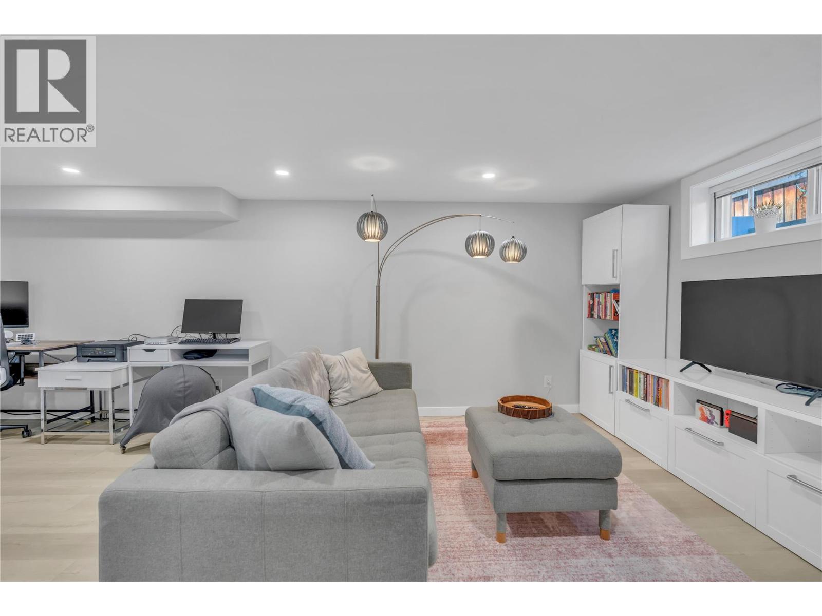 13807 Spencer Avenue, Summerland