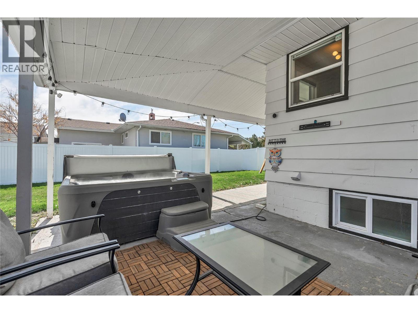 13807 Spencer Avenue, Summerland