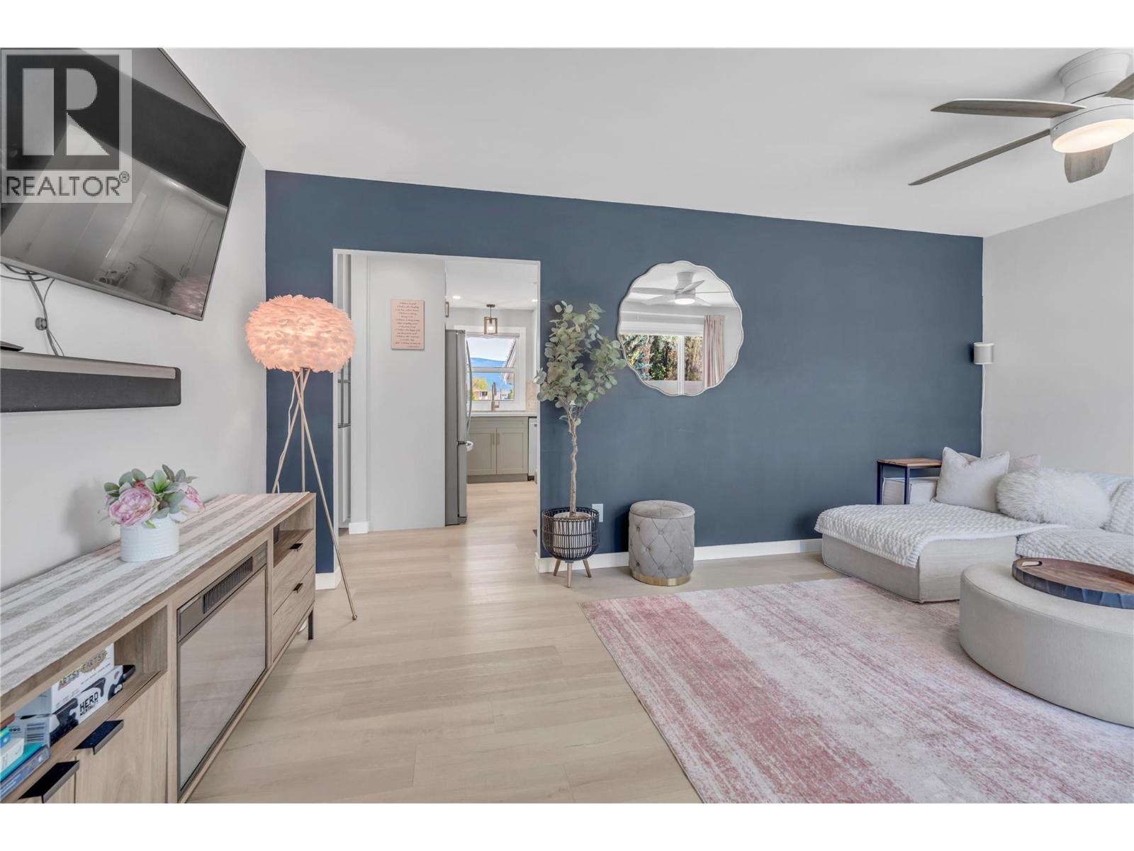 13807 Spencer Avenue, Summerland