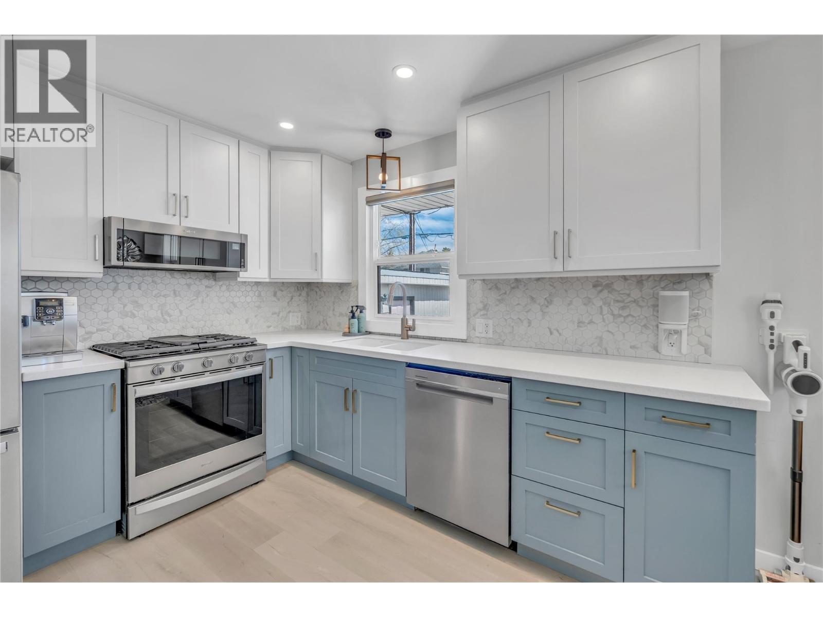 13807 Spencer Avenue, Summerland