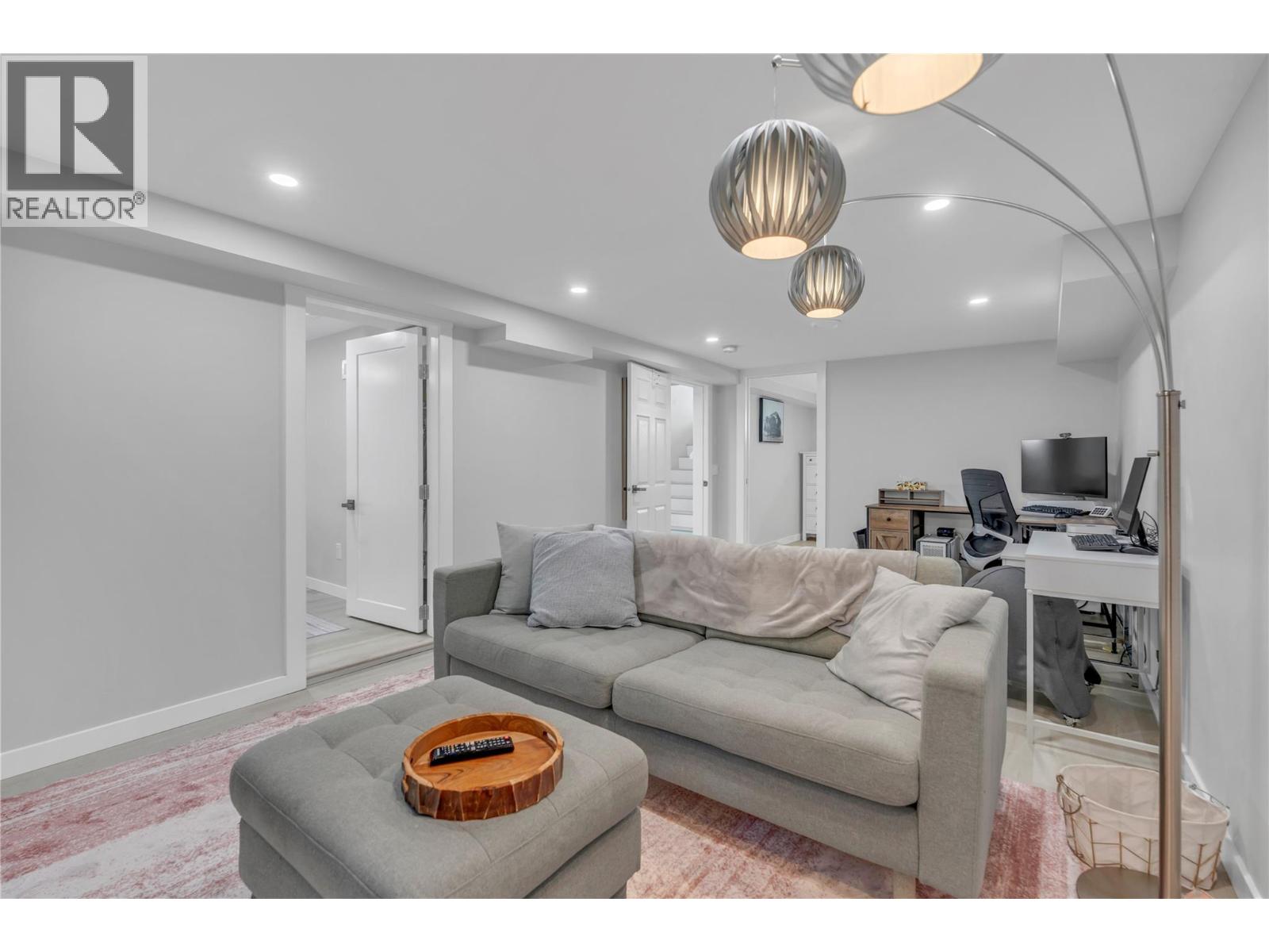 13807 Spencer Avenue, Summerland