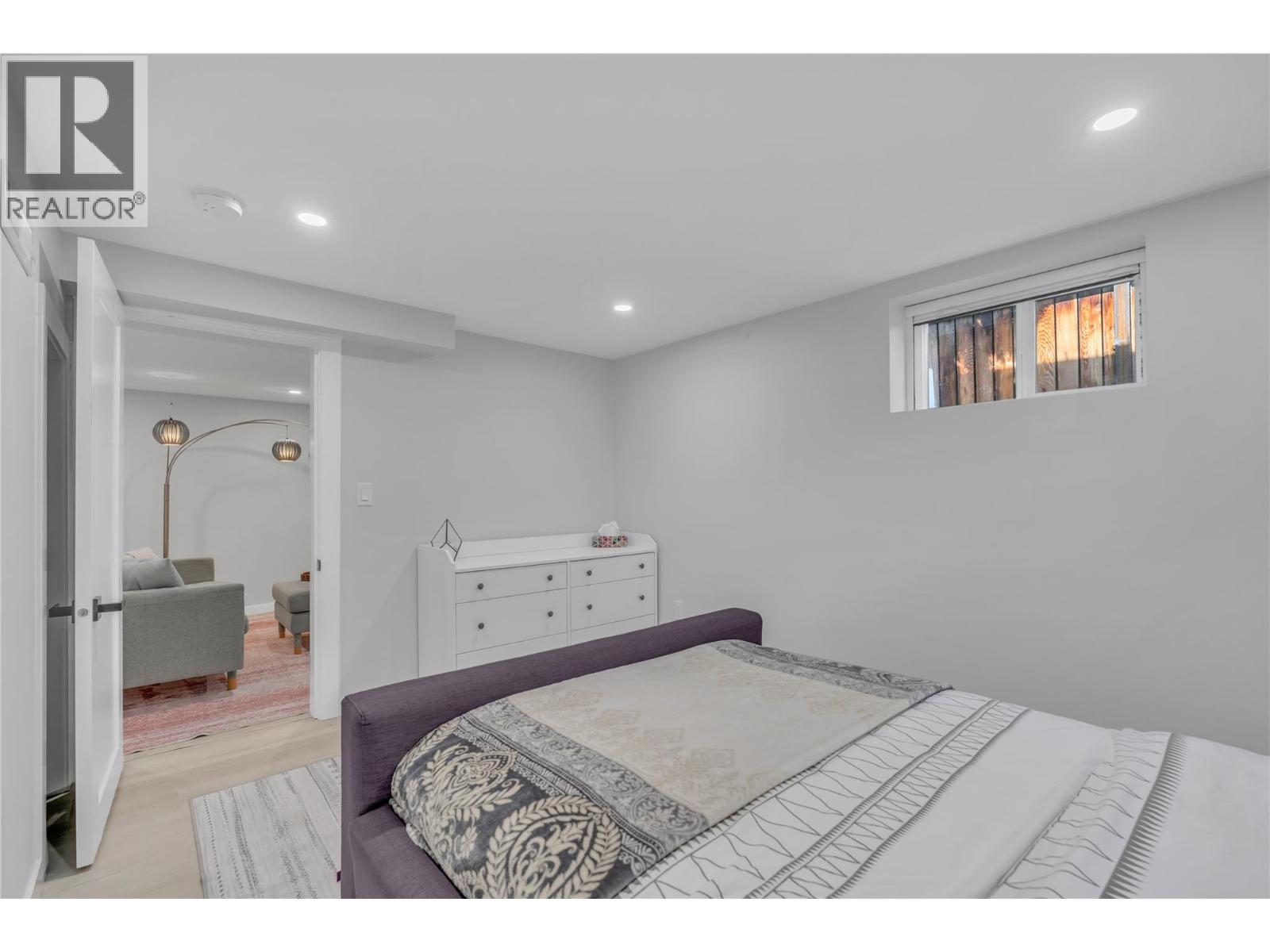 13807 Spencer Avenue, Summerland