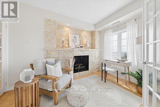 306 - 395 LAKEBREEZE DRIVE — photo 17