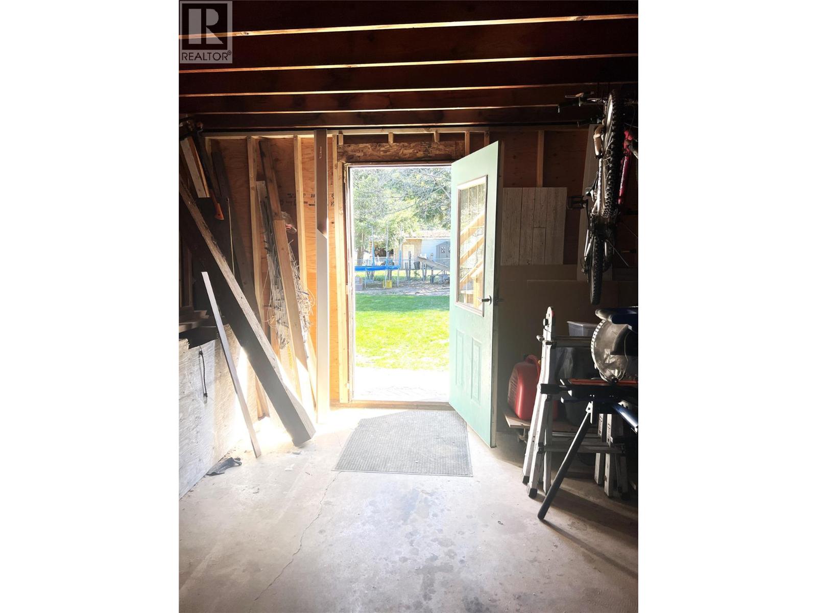 4138 Squilax-Anglemont Road - 25