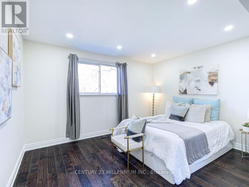 214 FOLKSTONE CRESCENT — photo 16