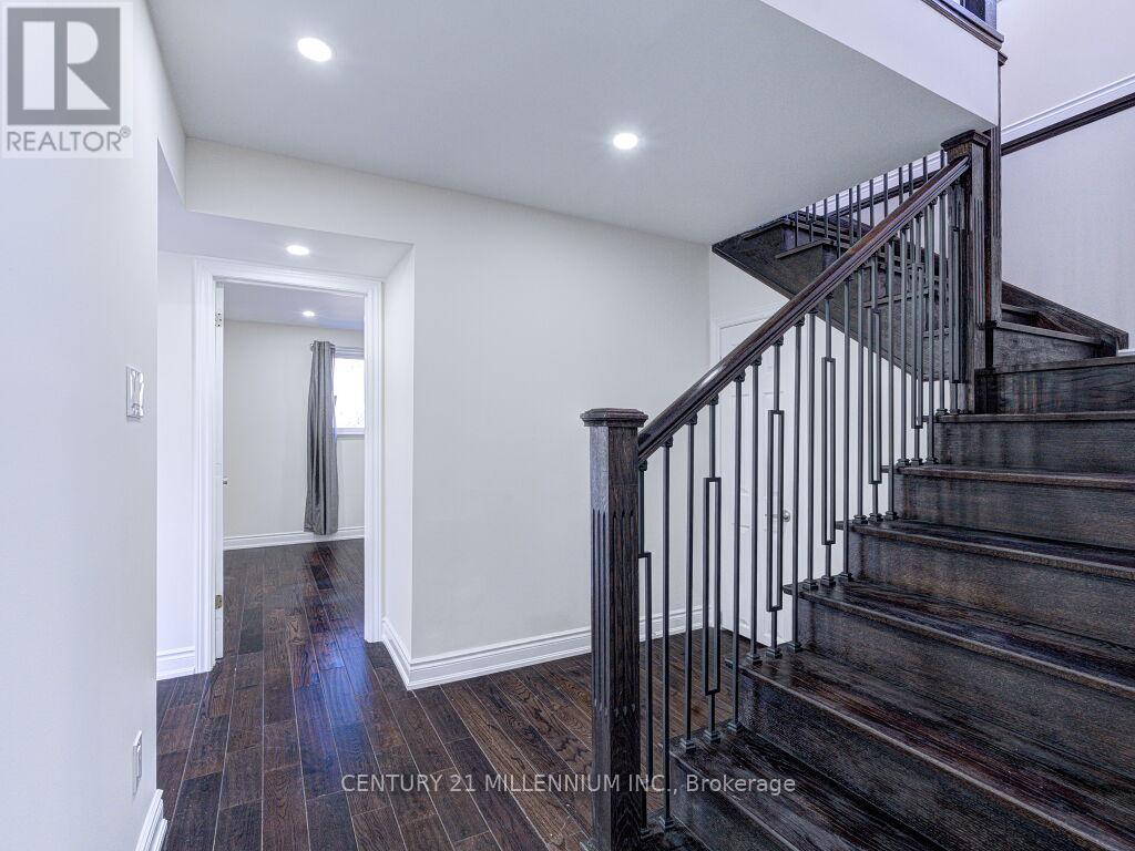 214 FOLKSTONE CRESCENT — photo 18
